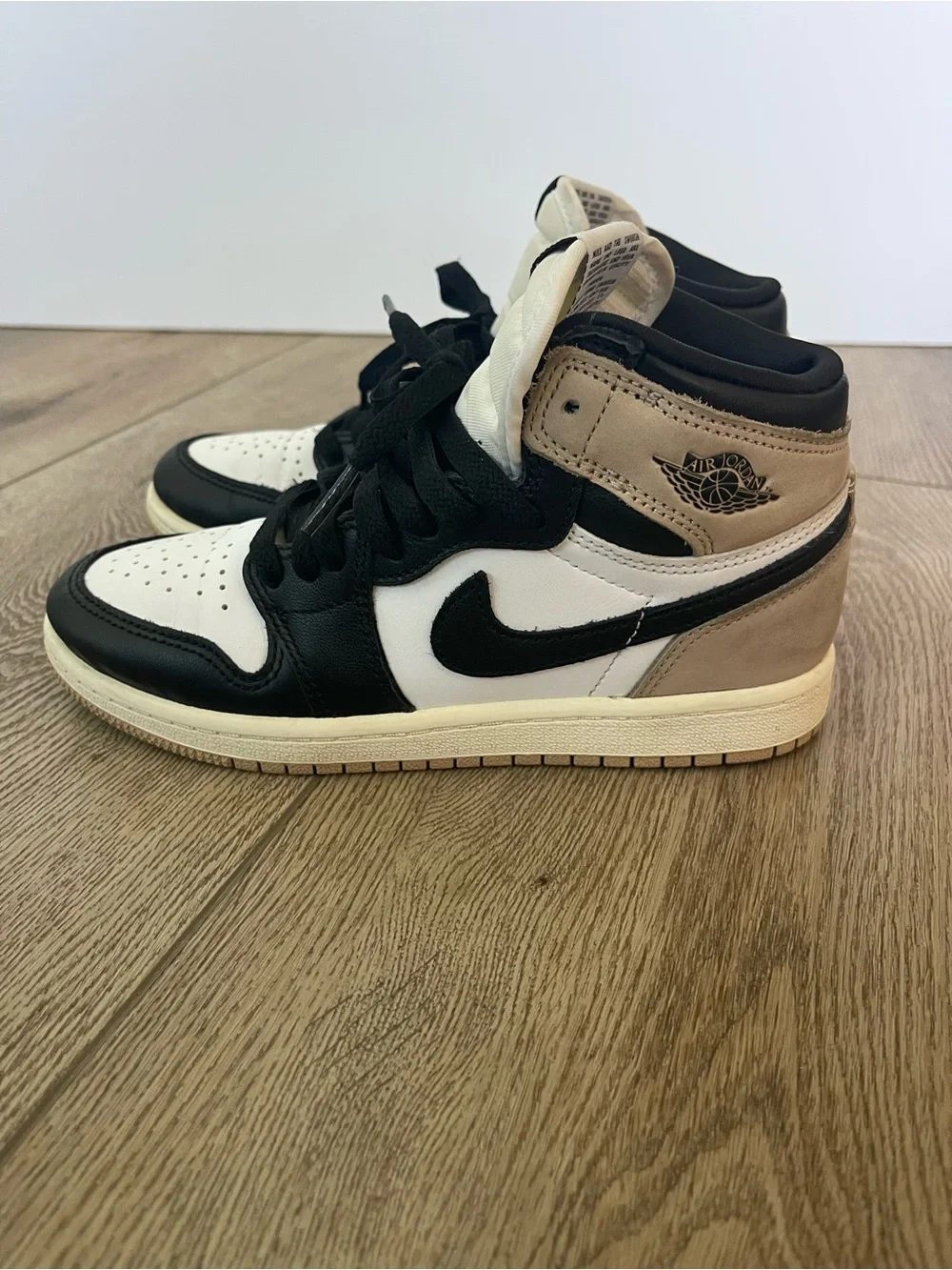 Nike Air Jordan 1 Mid - Black White Tan